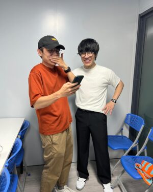 Crowd Lu Instagram - 你覺得誰的頭更大一點？ 

@terencelam0903 

#網友初次見面
#下回一起飲茶唱歌