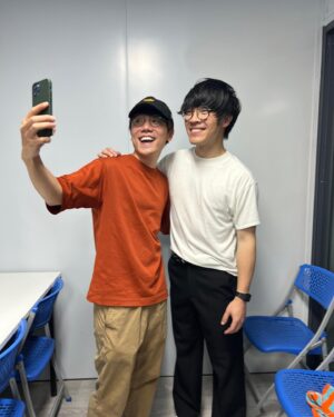 Crowd Lu Instagram - 你覺得誰的頭更大一點？ 

@terencelam0903 

#網友初次見面
#下回一起飲茶唱歌