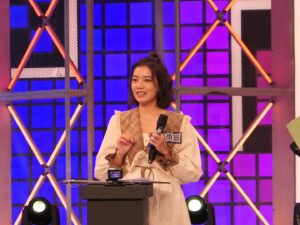Crystal Lin Instagram - 期待了好久的大熱門猜歌王終於播出了！
這次是久違的星光超偶對決
有沒有引出你們的回憶殺呢？
錯過首播的沒關係 YT也已經上線囉！
#對我就是在說我自己 

@hotdoor_night 
#綜藝大熱門
#猜歌王 

👗 @nizse.brand