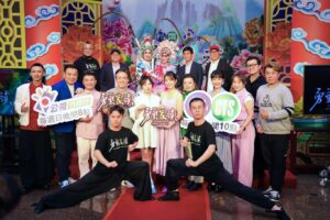 Crystal Lin Instagram - 終於⋯終於⋯
每天喊著4/21 這天真的要來了
今天看到全新的片花 一度要飆淚
同時又有另一個聲音衝出來
「這場我有演好嗎？」
自我懷疑把我的眼淚給吸回去了
去年殺青到現在 
我依然不敢相信我把映君的任務完成了
每當懷疑的聲音出現我就要再度催眠自己
「戲劇是團隊合作，不要只看自己的好壞，
大家都會嚴格把關這一切。」
我好像一直都是這樣重複輪迴走過來的
但即使我再懷疑自己  我都要相信這個戲 
經過所有人的努力 會讓觀眾感受到誠意
（哇塞單押x4）

話說回來 真的很希望大家幫忙告訴親朋好友
即將有全台灣第一部歌仔戲職人劇要播出了
不管你和歌仔戲熟不熟 
都推薦你透過「勇氣家族」好好認識歌仔戲
這個從台灣土地長出來的美麗文化

@taiwanese_opera_family 
@kongsitaigitai @cts.show 
#勇氣家族