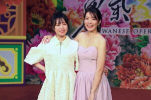 Crystal Lin Instagram - 終於⋯終於⋯
每天喊著4/21 這天真的要來了
今天看到全新的片花 一度要飆淚
同時又有另一個聲音衝出來
「這場我有演好嗎？」
自我懷疑把我的眼淚給吸回去了
去年殺青到現在 
我依然不敢相信我把映君的任務完成了
每當懷疑的聲音出現我就要再度催眠自己
「戲劇是團隊合作，不要只看自己的好壞，
大家都會嚴格把關這一切。」
我好像一直都是這樣重複輪迴走過來的
但即使我再懷疑自己  我都要相信這個戲 
經過所有人的努力 會讓觀眾感受到誠意
（哇塞單押x4）

話說回來 真的很希望大家幫忙告訴親朋好友
即將有全台灣第一部歌仔戲職人劇要播出了
不管你和歌仔戲熟不熟 
都推薦你透過「勇氣家族」好好認識歌仔戲
這個從台灣土地長出來的美麗文化

@taiwanese_opera_family 
@kongsitaigitai @cts.show 
#勇氣家族