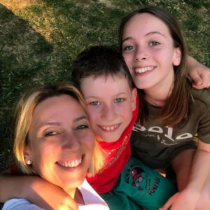 Cüneyt Arkın Instagram - Sonsuz sevgi ve şefkatleri ile her zaman yanımızda olan ve hayatımıza değer katan; 
fedakârlığın ve karşılıksız sevginin simgesi, her zaman ve her koşulda en büyük destekçimiz olan kıymetli varlıklarımız, baş tacımız Annelerimiz, iyi ki varsınız..

Tüm annelerimizin Anneler Günü kutlu olsun! 💐

#anne #annelergünü #sevgi #saygı #aile