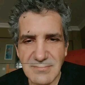 Cüneyt Mete Instagram - Dilerim 2024 yılı mutlu sağlıklı huzurlu geçer..yeni yılınız kutlu olsun🙏 #2024 #yeniyıl