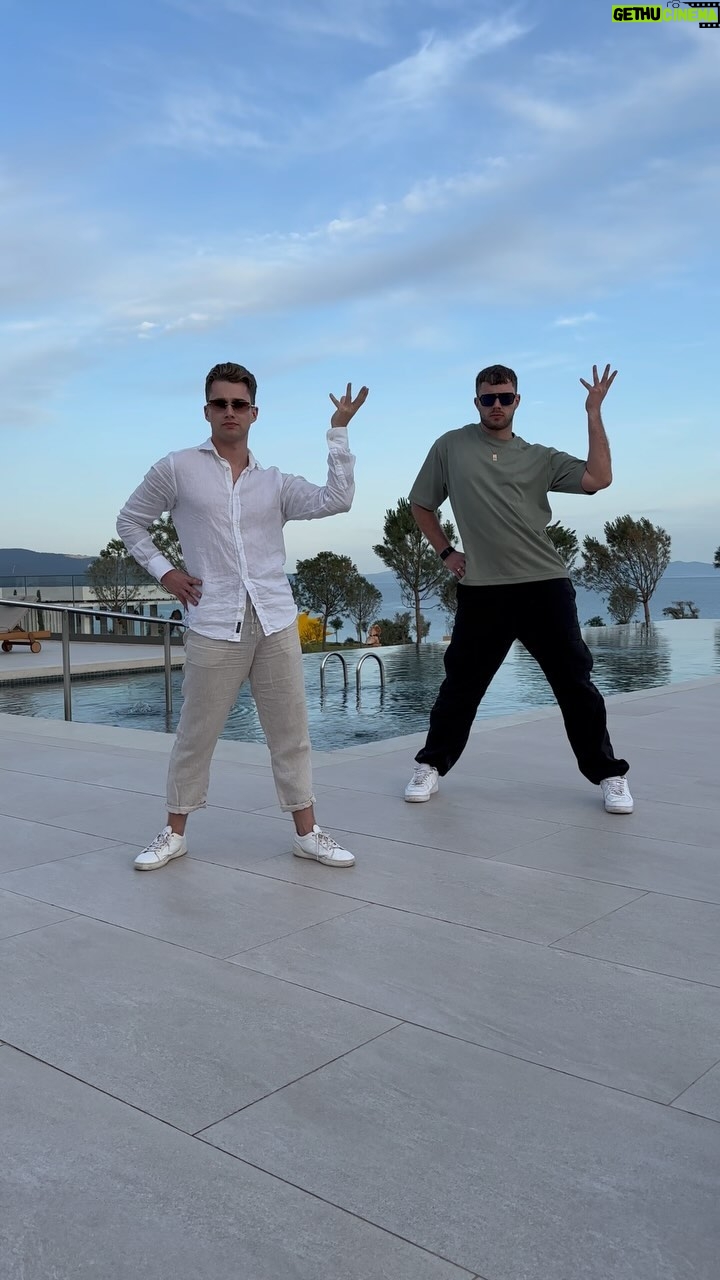 Curtis Pritchard - 17.8K Likes - Itās not a Holiday without hopping on a TikTok trend!! šš¤£
