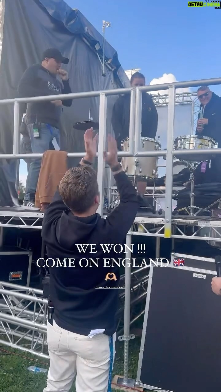 Curtis Pritchard - 841 Likes - Canāt hide that happinessā¦. #England ššš Back stage @alderfest_ šŖš¼ā½ļø