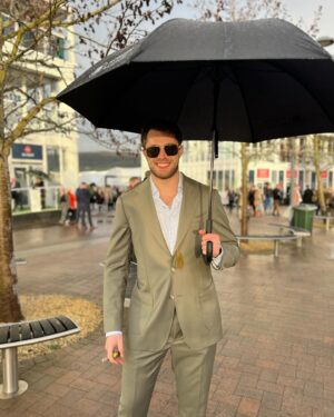 Curtis Pritchard Instagram - The races were great … my betting not so great. #suited #cheltenham #races #win #loose