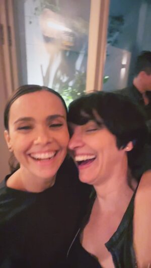 Cynthia Falabella Instagram - É hoje o Dia da Minha Irmã Amada Alma Pura, mais Generosa , Humana e Justa que conheço . Débora você é  além de tudo A Atriz Mais Maravilhosa desse Mundo . Te Amo e você merece todo amor do Mundo ♥️♥️♥️♥️♥️♥️♥️♥️♥️♥️♥️♥️