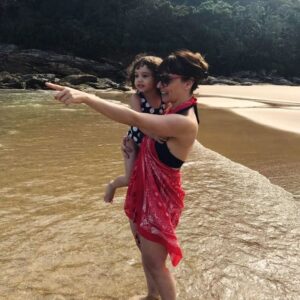 Cynthia Falabella Instagram - Para a mãe mais incrível do mundo🌏.
Te amo muito feliz dia das mães🫶🏻🫶🏻🫶🏻🫶🏻
