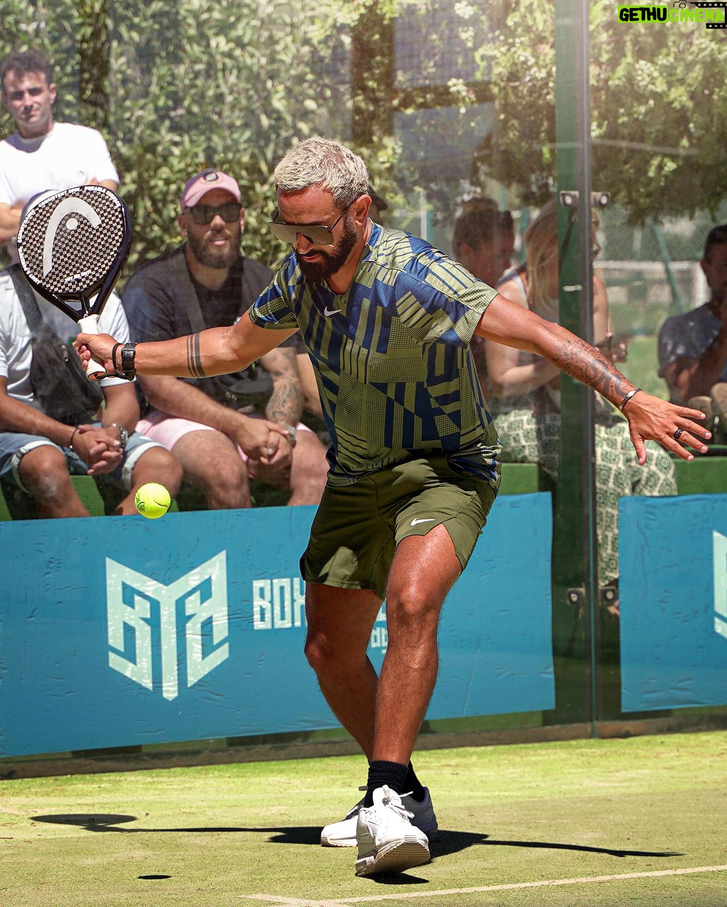 Cyril Hanouna - 22.5K Likes - C’était la folie ! 💪🏽🎾 @johan.bergeron
@boxtoboxagency @tennisclubdebandol
