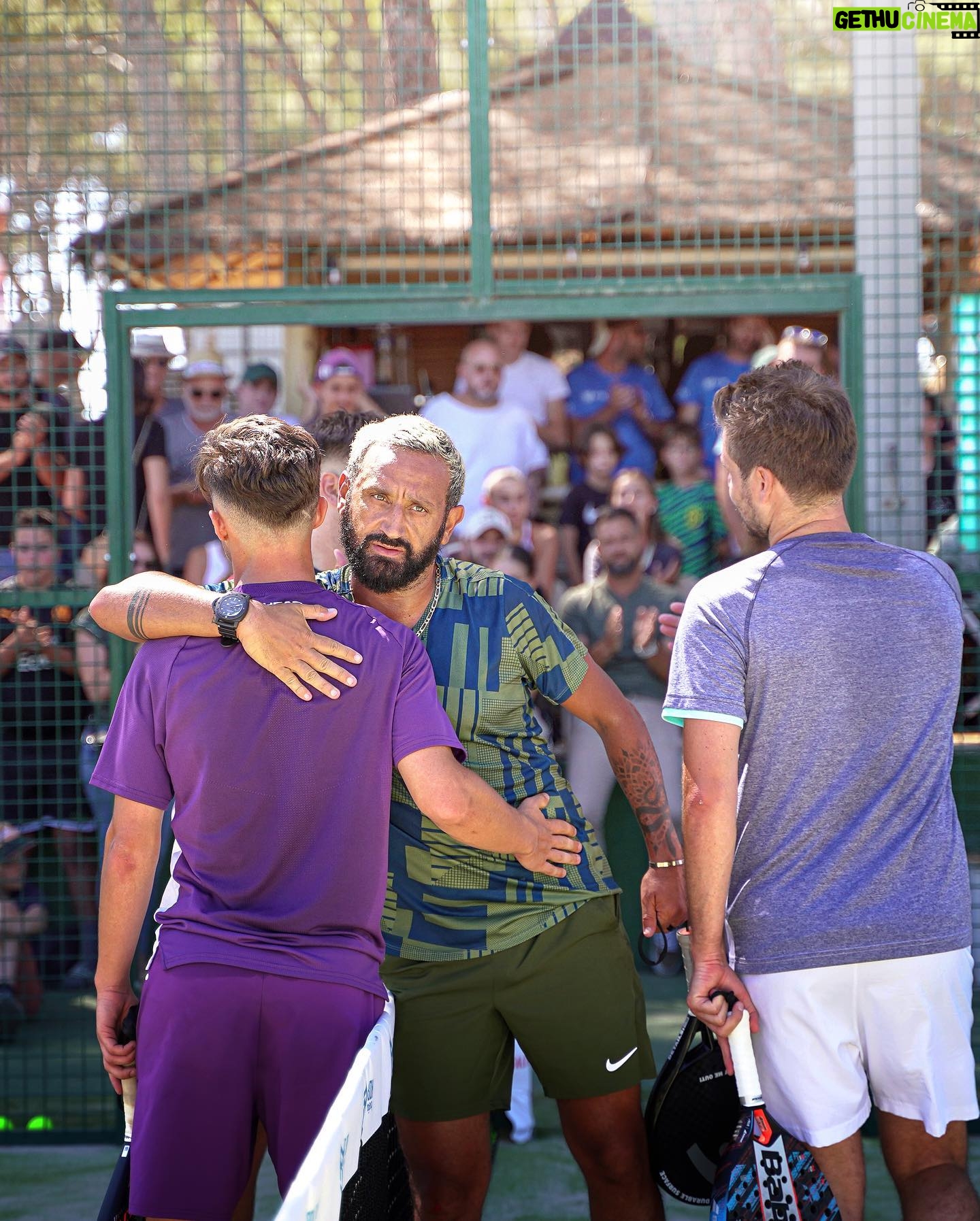 Cyril Hanouna - 22.5K Likes - C’était la folie ! 💪🏽🎾 @johan.bergeron
@boxtoboxagency @tennisclubdebandol