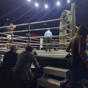 Cyril Hanouna Instagram - On était à la boxe! On est triste pour @tonyyoka mais j ai confiance en l avenir 💪🏽🥊! Et bravo à @carlos.takam !