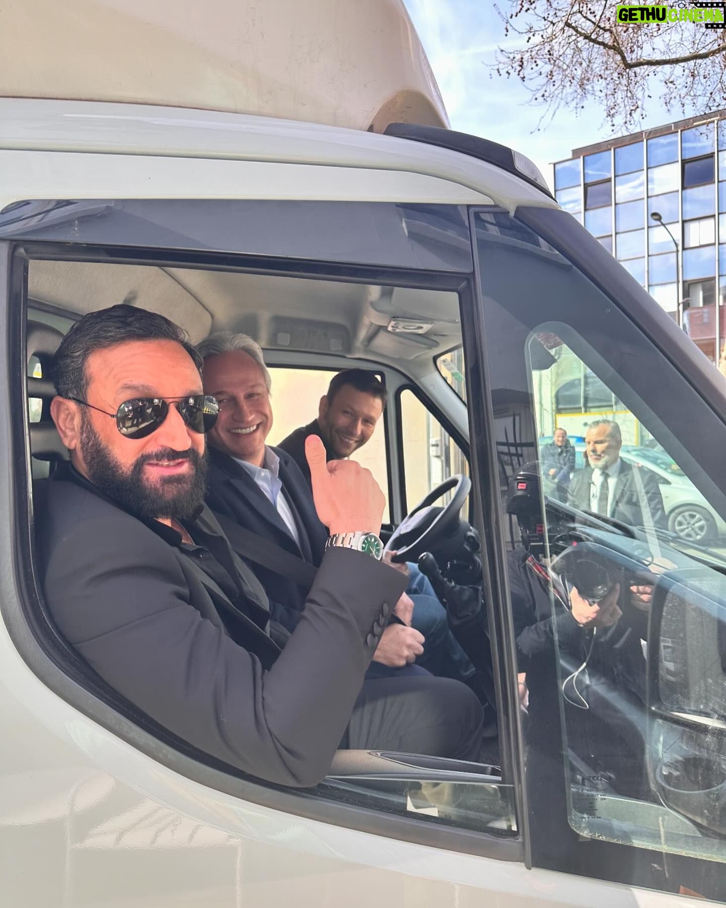 Cyril Hanouna - 36.5K Likes - 🚚 En route pour l’Assemblée !