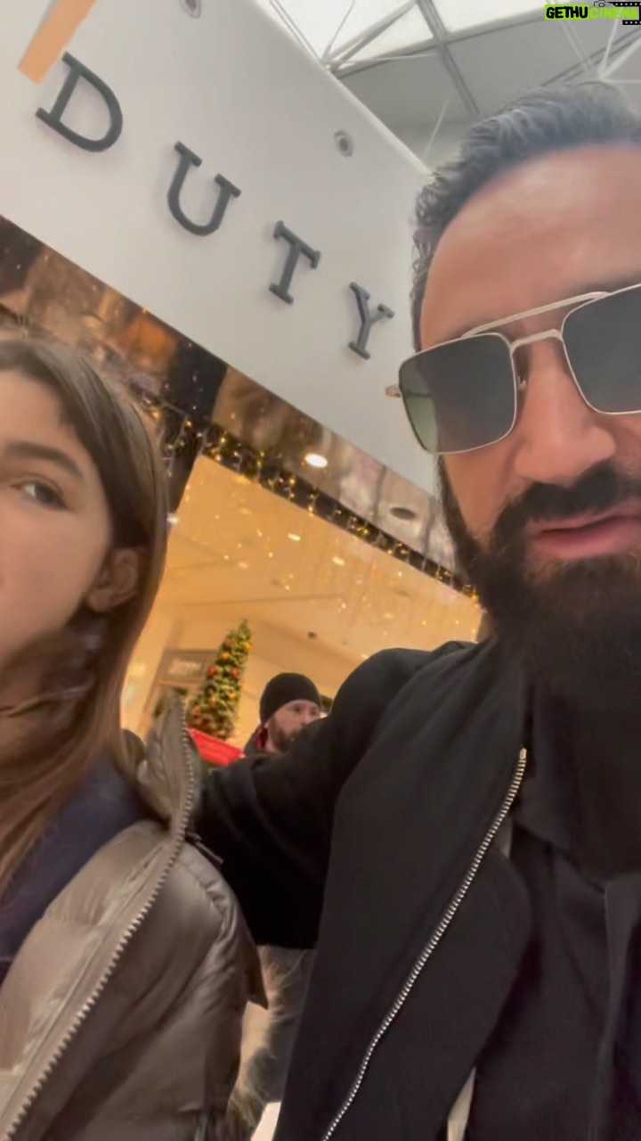 Cyril Hanouna - 45.8K Likes - Encore une fois joyeux noël à tous ! 😂❤️
