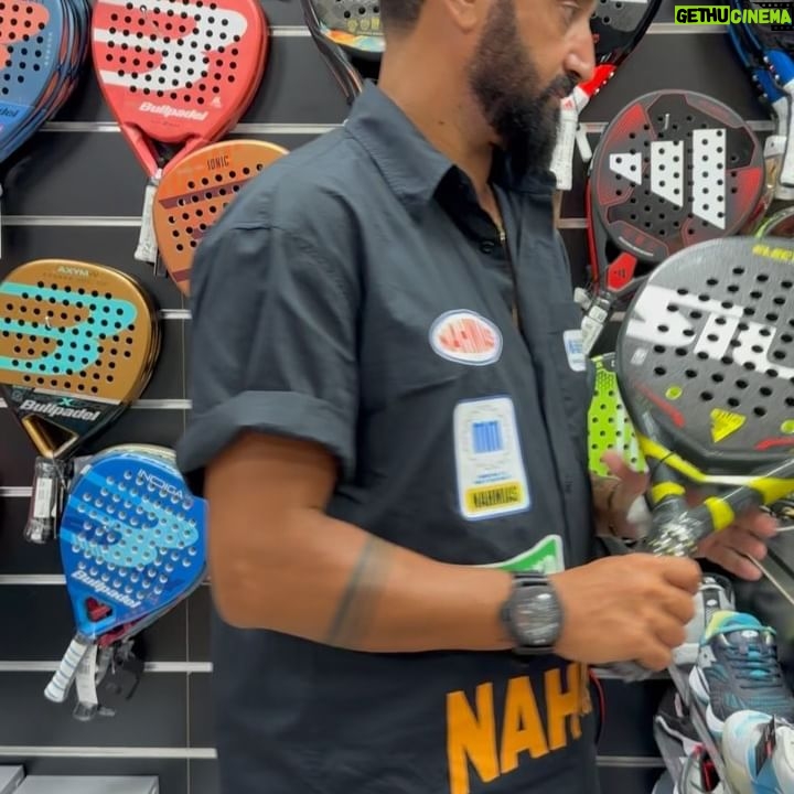 Cyril Hanouna - 13K Likes - Les vacances avec moi c’est : padel padel padel ! 😂🎾
