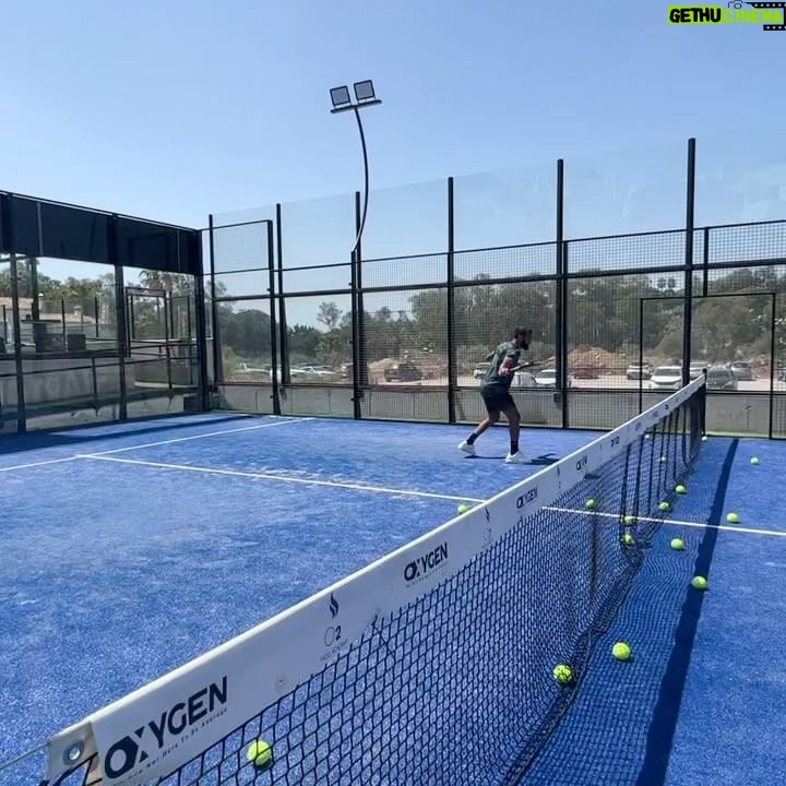 Cyril Hanouna - 13K Likes - Les vacances avec moi c’est : padel padel padel ! 😂🎾