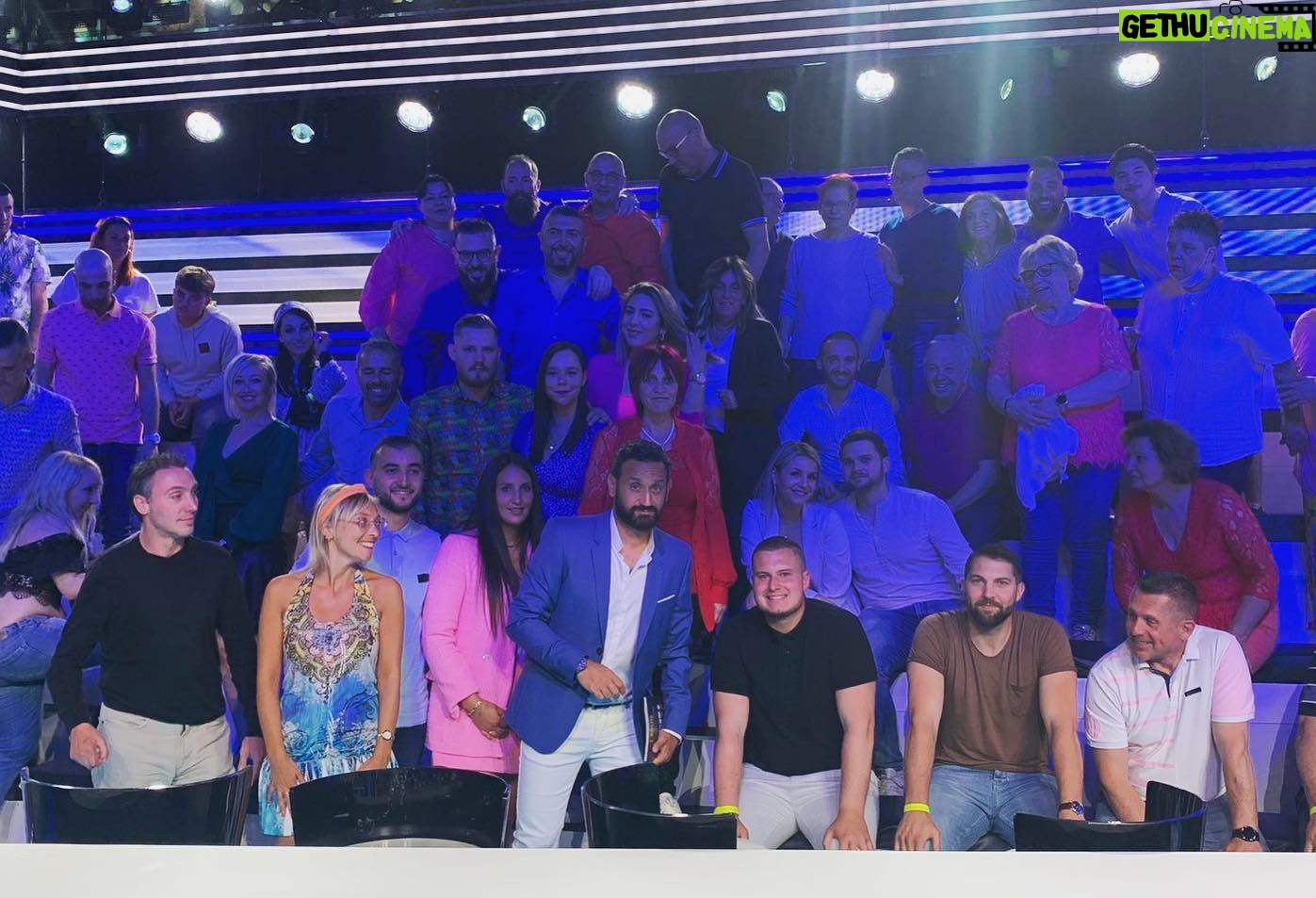 Cyril Hanouna - 11.4K Likes - Avec le public de ce soir! 🫶🏽
On se retrouve lundi en direct dans @tpmptv ! Kiffez votre week-end mes chéris 💙