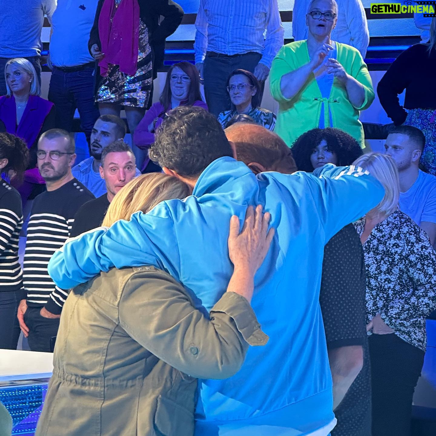 Cyril Hanouna - 15.8K Likes - L’histoire de Maryse et Pierre m’a énormément touché, j’espère de tout mon coeur qu’ils vont retrouver leur maison!
Je lance un appel pour leur venir en aide il faut faire le max pour eux. 🙏🏽💙