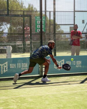 Cyril Hanouna Instagram - C’était la folie ! 💪🏽🎾 @johan.bergeron 

@boxtoboxagency @tennisclubdebandol