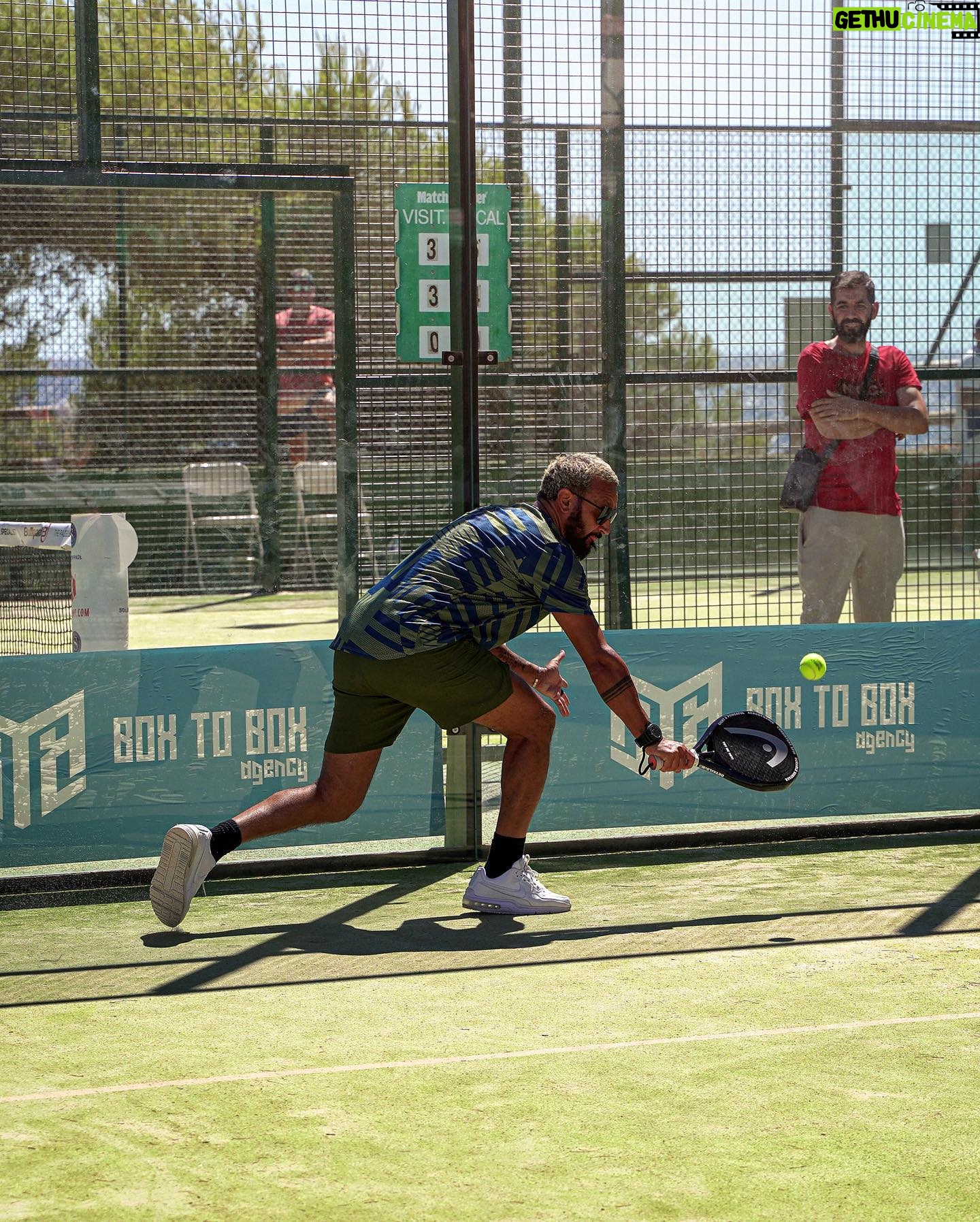 Cyril Hanouna - 22.5K Likes - C’était la folie ! 💪🏽🎾 @johan.bergeron
@boxtoboxagency @tennisclubdebandol