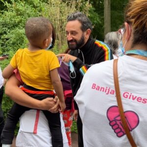 Cyril Hanouna Instagram - Journée #Baniday ⤵️ 
À la rencontre des enfants de l'hôpital @hpr_bullion 🫶🏽

Merci à l'association @lagranderecrepourlenfance qui ont régalé tous les enfants, j ai passé un moment formidable!
