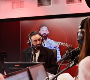 Cyril Hanouna Instagram - Quel kiff ce retour à la radio ce matin! Merci à toute l’équipe @lemorningsansfiltre ❤️📻

📸 @jack_tribeca