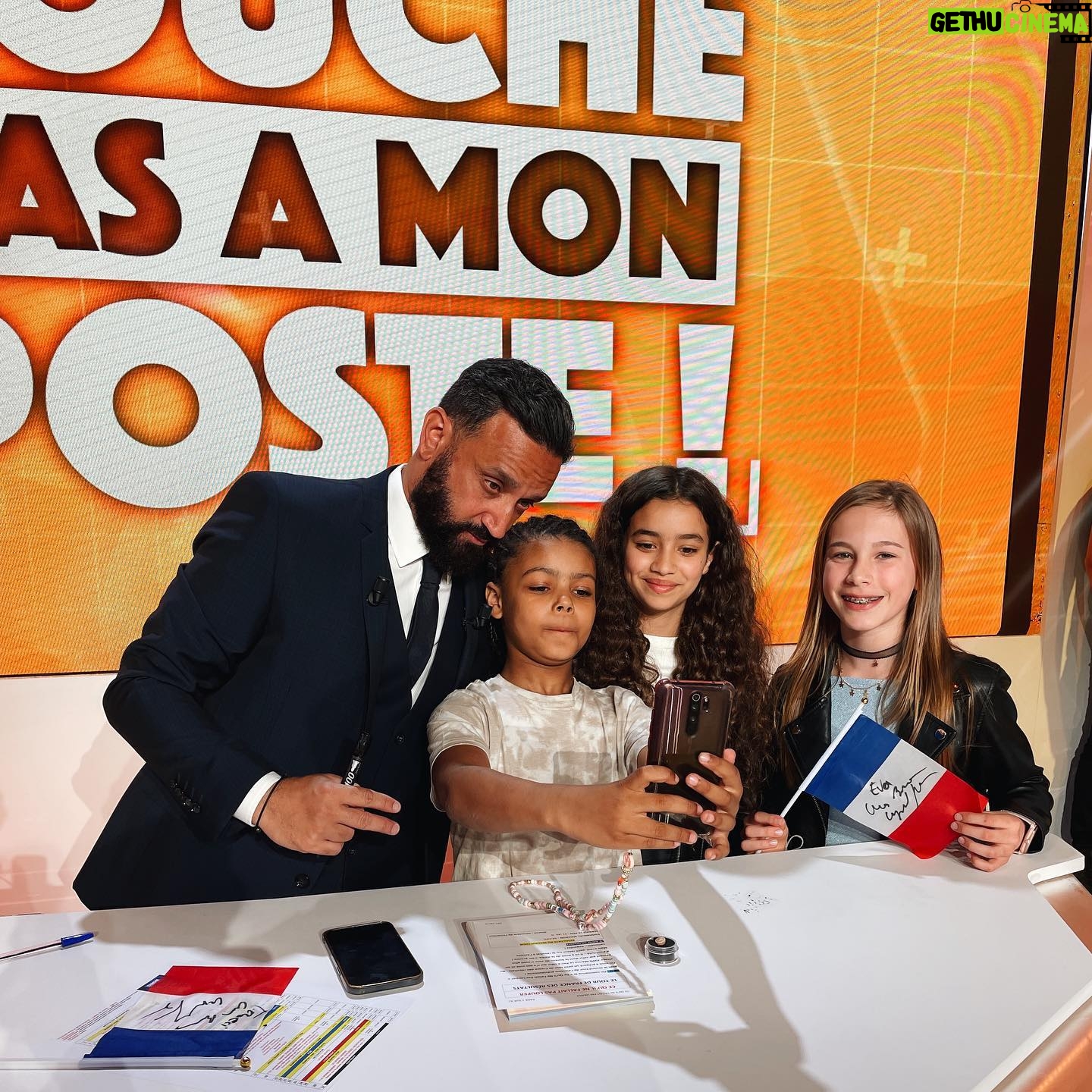 Cyril Hanouna - 14.5K Likes - Merci aux enfants d’avoir vu ce couple naître avec Danielle Moreau! 😂🇫🇷