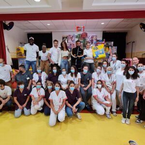 Cyril Hanouna Instagram - Journée #Baniday ⤵️ 
À la rencontre des enfants de l'hôpital @hpr_bullion 🫶🏽

Merci à l'association @lagranderecrepourlenfance qui ont régalé tous les enfants, j ai passé un moment formidable!