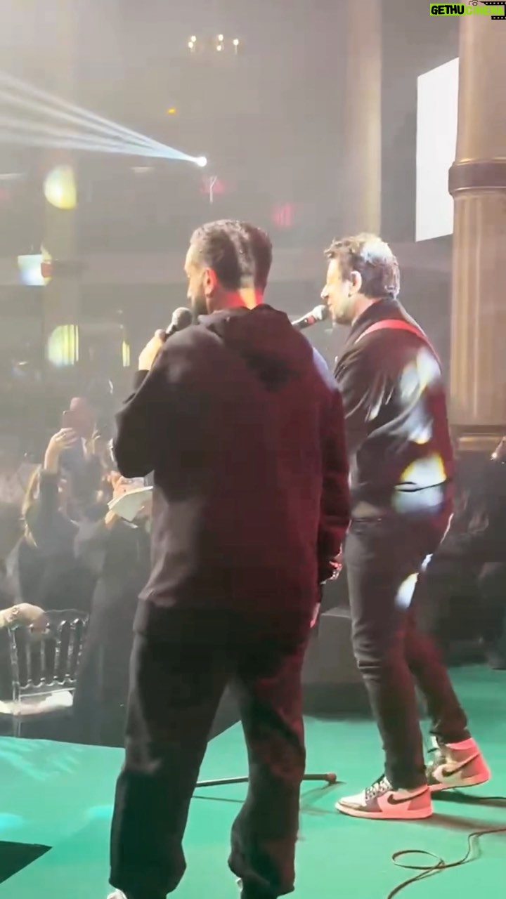 Cyril Hanouna - 13.1K Likes - Avec mon @patrickbruel pour @associationlesroisdumonde ! 🎤
Merci au public 🫶🏽