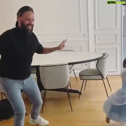 Cyril Hanouna - 42.2K Likes - Je bosse dur pour ce soir mes chéris! 😂😂