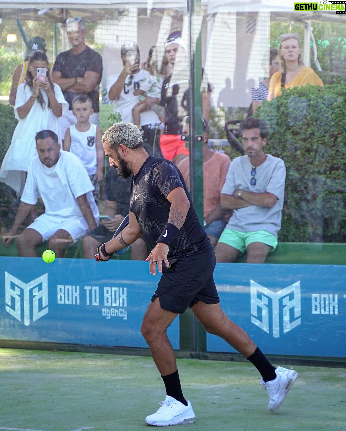 Cyril Hanouna - 22.5K Likes - C’était la folie ! 💪🏽🎾 @johan.bergeron
@boxtoboxagency @tennisclubdebandol