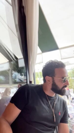 Cyril Hanouna Instagram - Je suis pas prêt!! Lino et Bianca m ont mis la honte 😂 

Vous kiffez votre week-end mes chéris? On se retrouve lundi dans @tpmptv ! 🫶🏽