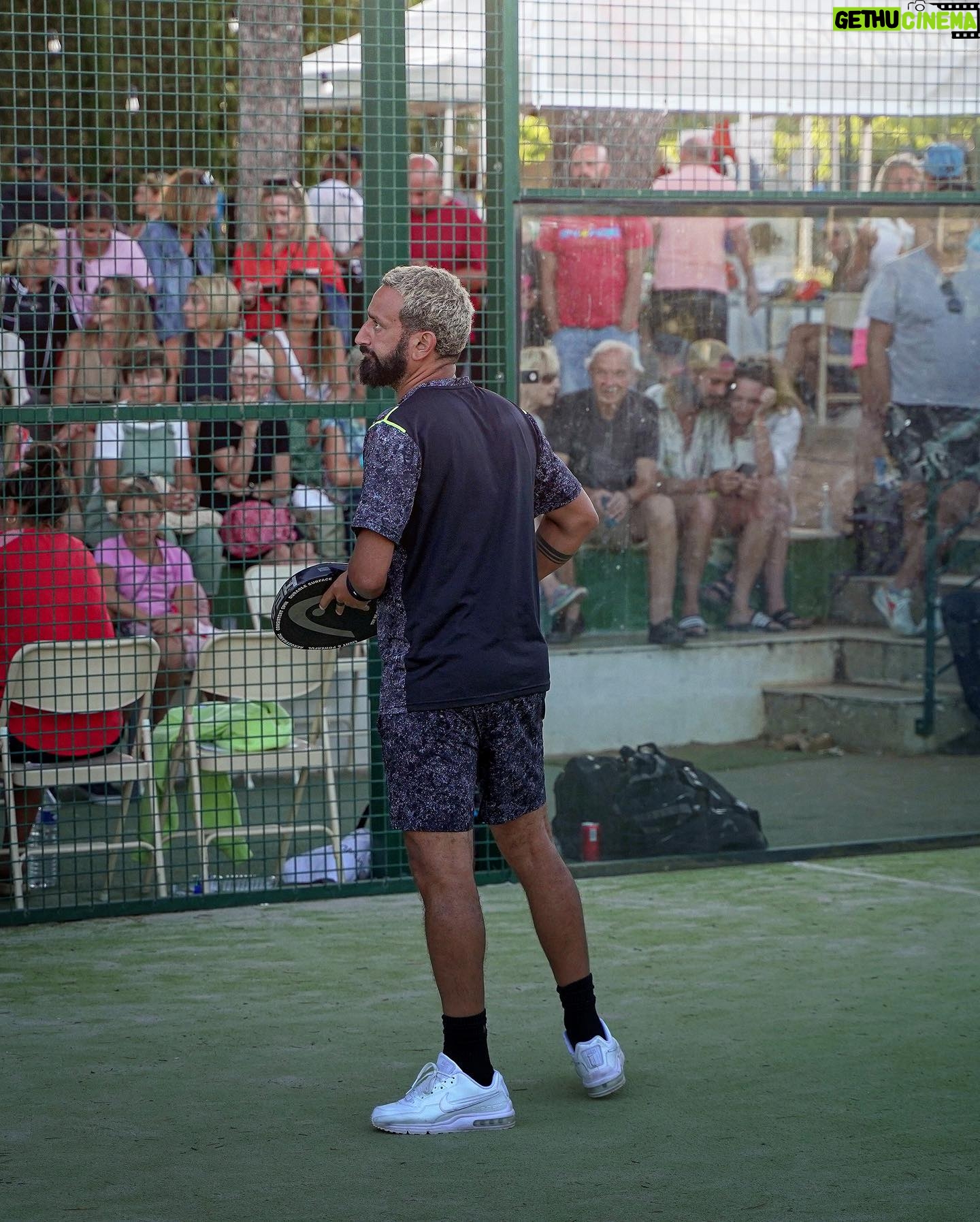 Cyril Hanouna - 22.5K Likes - C’était la folie ! 💪🏽🎾 @johan.bergeron
@boxtoboxagency @tennisclubdebandol