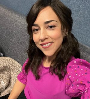 Cyrina Fiallo Instagram - Popping up tonight on a brand new show for Nickelodeon called Erin&Aaron! 🎶

What a joy to work with such a wonderfully talented kind cast and crew ✨

I play @pyperbraun art teacher, Miss Nelson, and maybe they start a business together? WHO KNOWS, just a solid pitch for season 2 😎

Anyway! Enjoy some pics that are mostly just selfies of me waiting to hang out with these cool people!

🎶

🪩

🎵

🎸

🎹

#erinandaaron #unbreakmyheart #nickelodeon #musicalshow #schnuckiputzie #sitcom #nickelodeonuniverse #nickelodeontv #acting