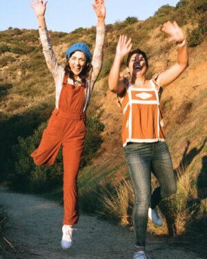 Cyrina Fiallo Instagram - 🦘 @emmanuelleyang said “i have film in my camera, let’s go for a hike.” So we did 🌞

🌾

💫

🤸🏼‍♂️

🧚🏼‍♂️

#filmphotography #midjump #70svibe #filmphotographer #friendsforever #retro
