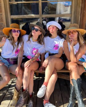 Cyrina Fiallo Instagram - 90’s sleepover, star gazing, Aerosmith, glow party, skates, bubbles…my friends are my heroes✨

🕺🏾

💫

🍕

🛼

#90s #desert #bffs #pioneertown #glowparty #bubblegun #adultsleepover #aerosmithfans