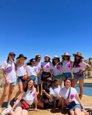 Cyrina Fiallo Instagram - 90’s sleepover, star gazing, Aerosmith, glow party, skates, bubbles…my friends are my heroes✨

🕺🏾

💫

🍕

🛼

#90s #desert #bffs #pioneertown #glowparty #bubblegun #adultsleepover #aerosmithfans