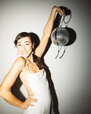 Cyrina Fiallo Instagram - A perfect photographer and a perfect accessory 🕺🏾🪩

🪩

🪩

🪩

#discoball #discopurse #flashphotography #perfectaccessory #dancingqueen #discoforever