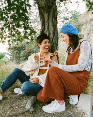 Cyrina Fiallo Instagram - 🦘 @emmanuelleyang said “i have film in my camera, let’s go for a hike.” So we did 🌞

🌾

💫

🤸🏼‍♂️

🧚🏼‍♂️

#filmphotography #midjump #70svibe #filmphotographer #friendsforever #retro