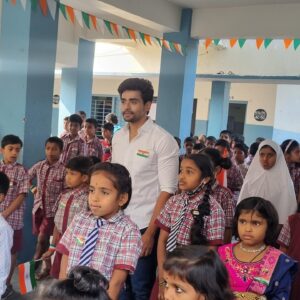D Gautham Krishna Instagram - Happy Republic day… 🇮🇳
A day well spent with the Future of India…🎊
@ Govt. Primary school, lb nagar
#republicday #india #vandemataram #emergingindia #gauthamkrishna #bigboss