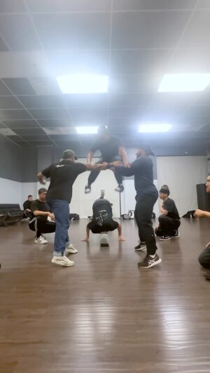 D-Trix Instagram - Sling Shot Rocket Launcher . @rockforcecrew 
Bboy’s:
@bboymorris_ 
@bboykareem 
@bboymattaction 
@bboybowzee 
@nabil_elkhayer 
@iceyives 
@dmvrmac 
@dereleektv 
@_jermz.b 
@joshskittle