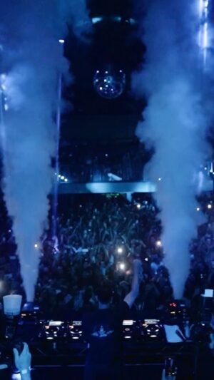 DJ Isaac Instagram - Raving in LA never disappoints 🕺🏼