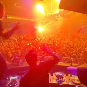 DJ Isaac Instagram - HOW MANY STARS FOR MY NEW TRACK WITH @DBSTF ?? 
⭐️⭐️⭐️⭐️⭐️