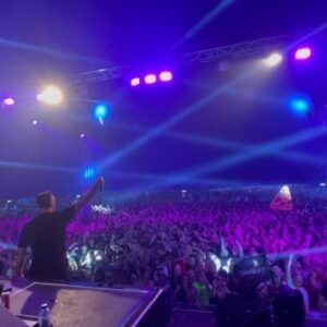 DJ Isaac Instagram - MY FIRST FESTIVAL AFTER ALMOST 1,5 YEARS 😱😱 

I hope for everyone in the world to be able to experience this soon again❤️

#hardstyle #festival