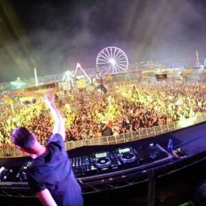 DJ Isaac Instagram - WHO WILL I SEE AT EDC LAS VEGAS THIS SUNDAY? 🇺🇸🔥