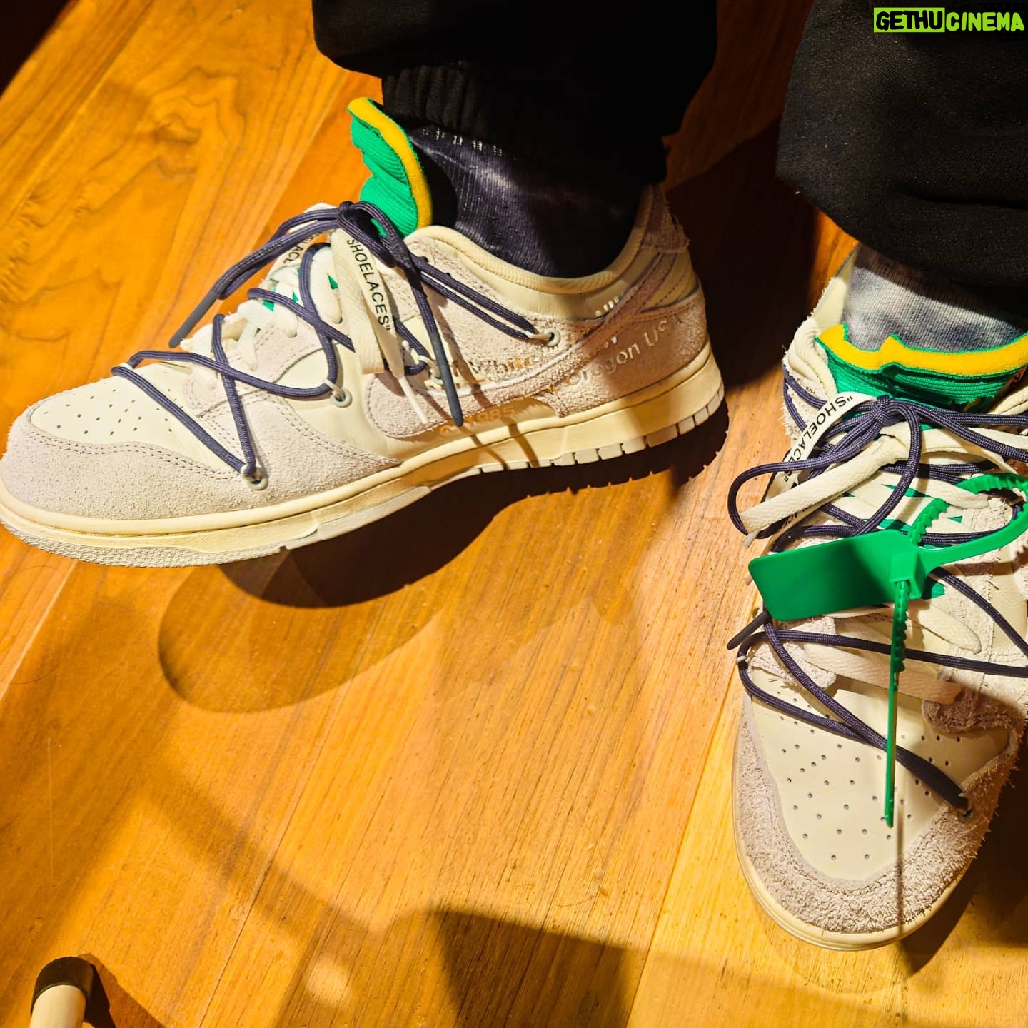 DJ LOVE - 13K Likes - Todayās kicks!
#nikedunklowoffwhite
#birthdaypresent