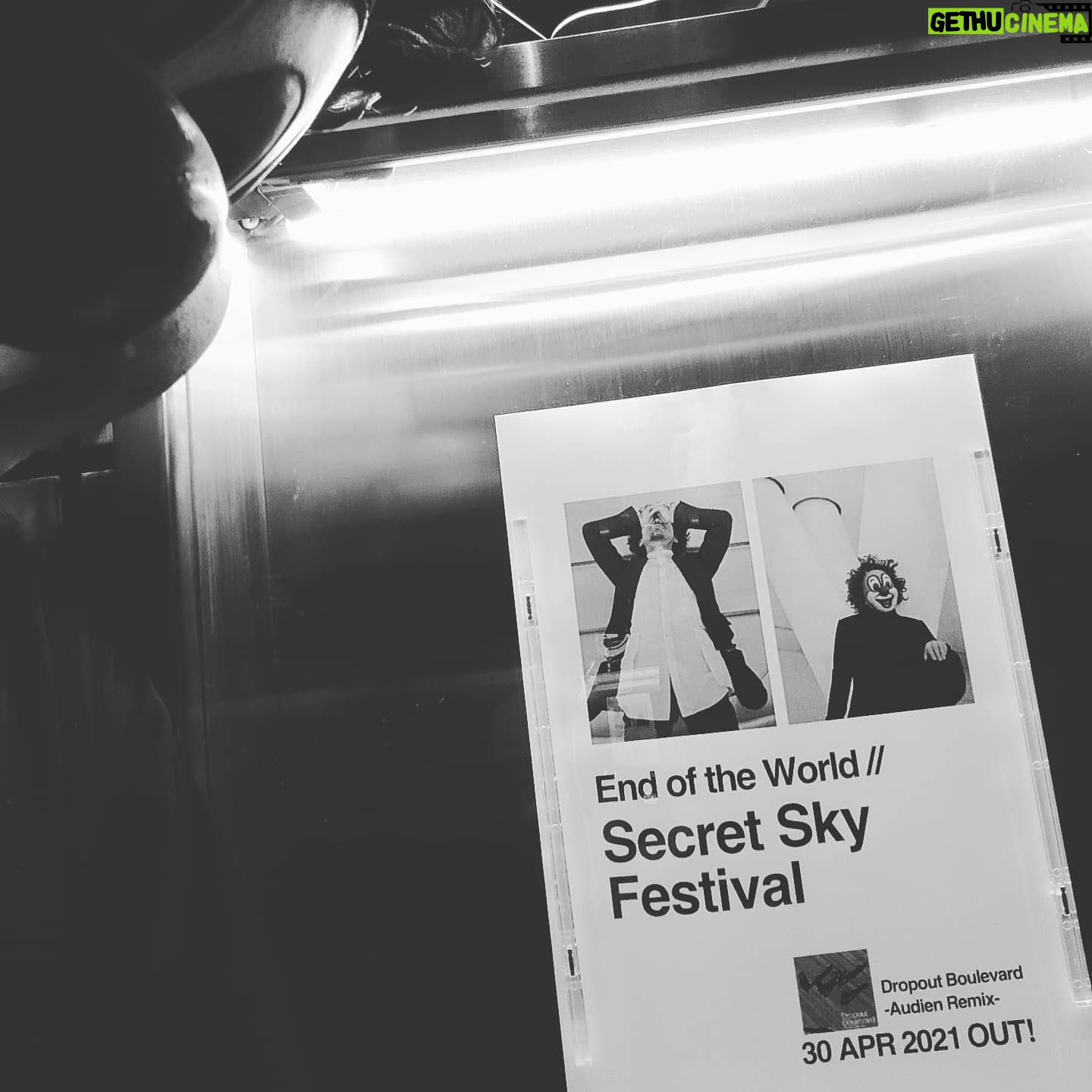 DJ LOVE - 12.5K Likes - THANK YOU SO MUCH @porterrobinson !!!!!!!
#SecretSky
