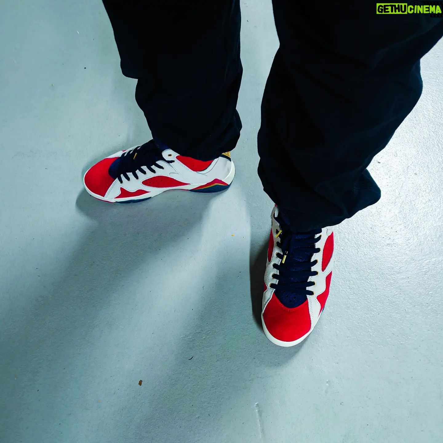 DJ LOVE - 12.5K Likes - Todayās kicks!
#aj7trophyroom
