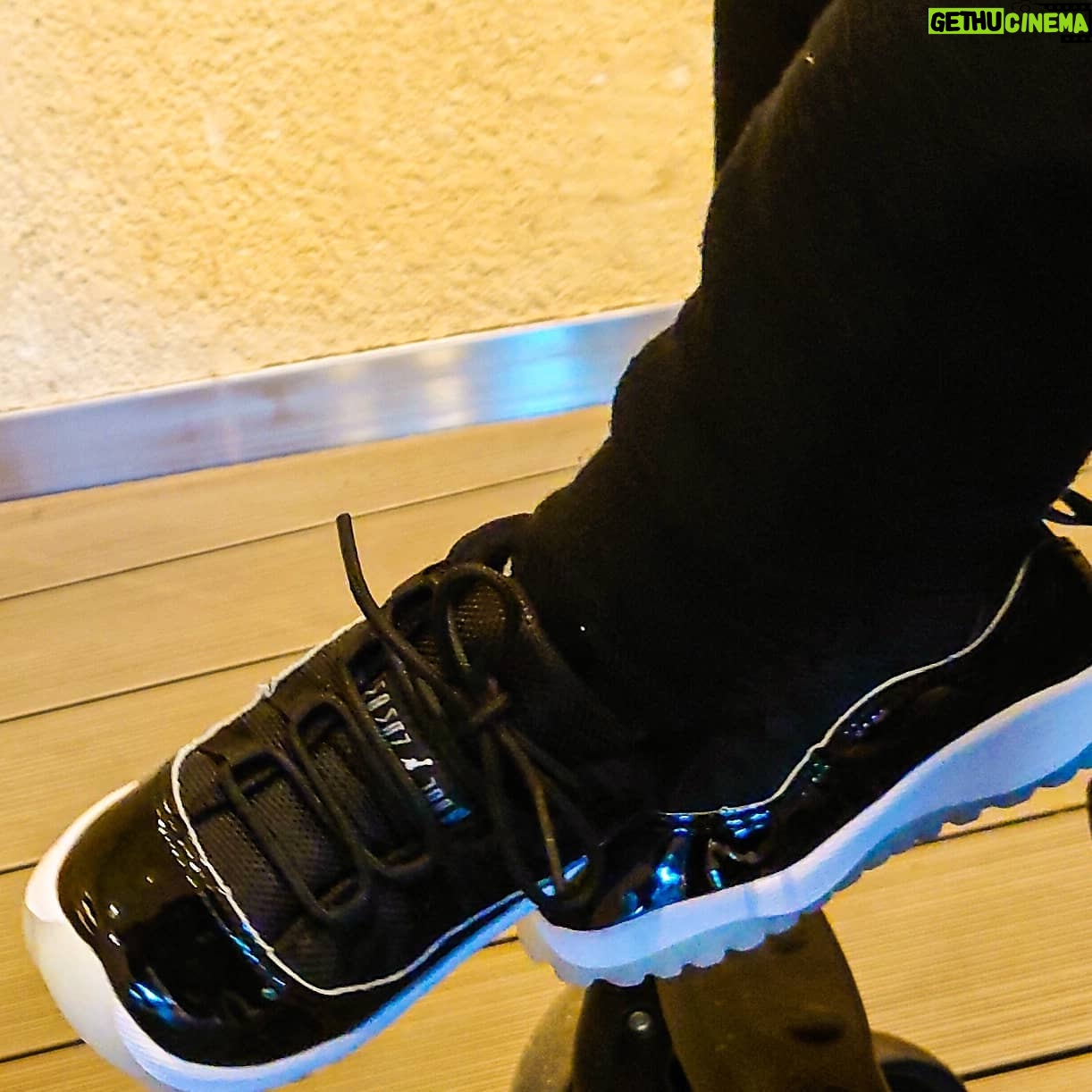 DJ LOVE - 14K Likes - Todayās kicks
#aj11jubilee