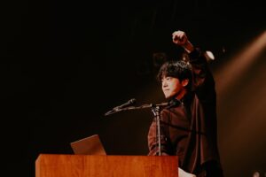DJ Matsunaga Instagram - やっと実現出来たサウシーと2マン！
楽し過ぎました✊

2023.10.26
TWO MAN TOUR「生業」2023
at. Zepp Osaka Bayside

Guest: Saucy Dog

Photo by @hiroyabrian