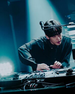 DJ Matsunaga Instagram - 気づけばマイヘアとの付き合いも長くなってきました！ライブ終わりに椎木くんから米をもらいました。

2023.10.11
TWO MAN TOUR「生業」2023
at. Zepp DiverCity
w/ My Hair is Bad @myhairisbad_official 

Photo by @hiroyabrian